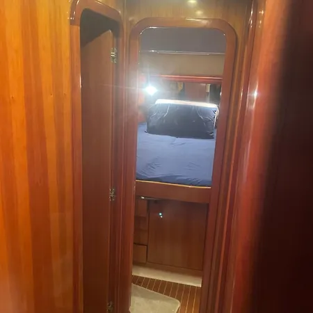 Boat And Breakfast